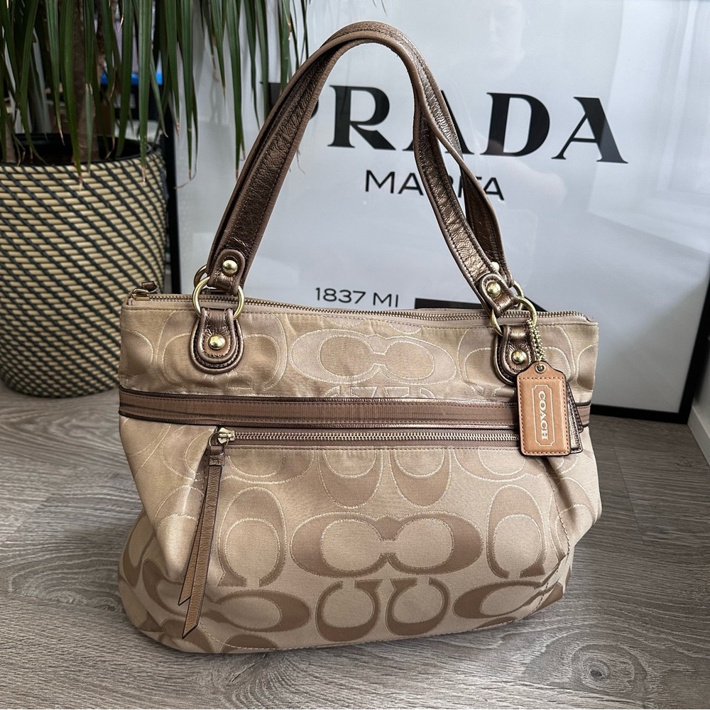 [PZ004] COACH POPPY METALLIC SIGNATURE SATEEN GLAM TOTE BAG IN BEIGE